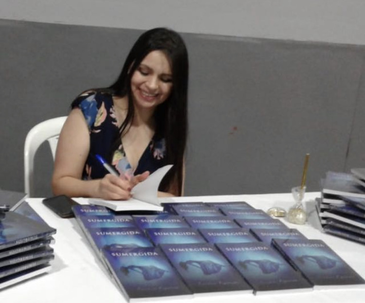 Candice Figueroa – Autora